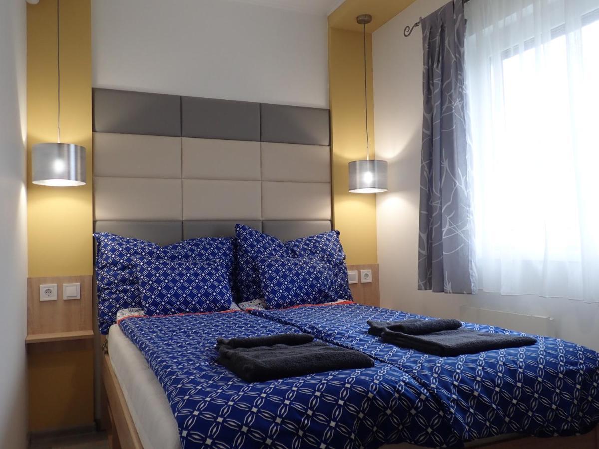 Bowery Guest Houses - Arnyas Vendeghazak Balatonalmadi Bagian luar foto