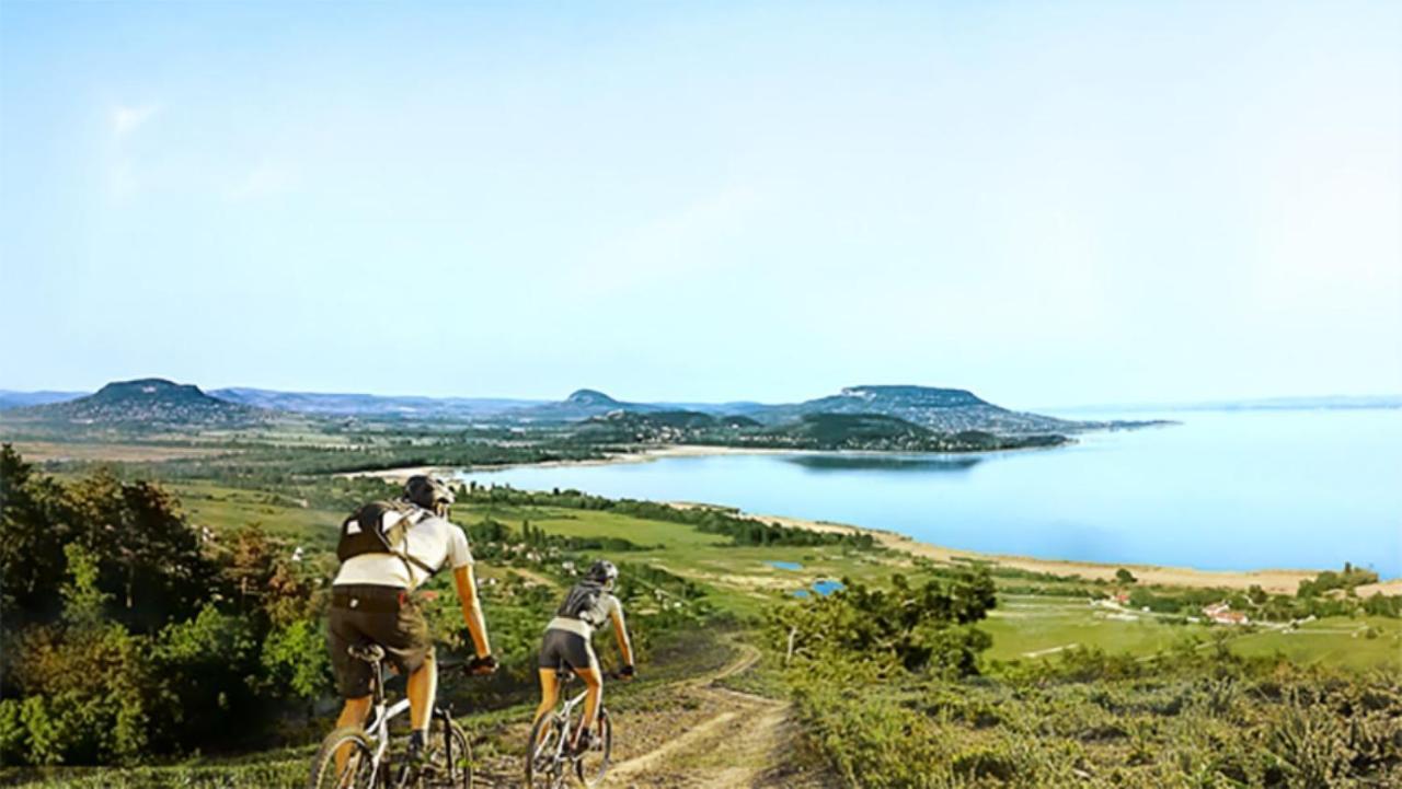 Bowery Guest Houses - Arnyas Vendeghazak Balatonalmadi Bagian luar foto