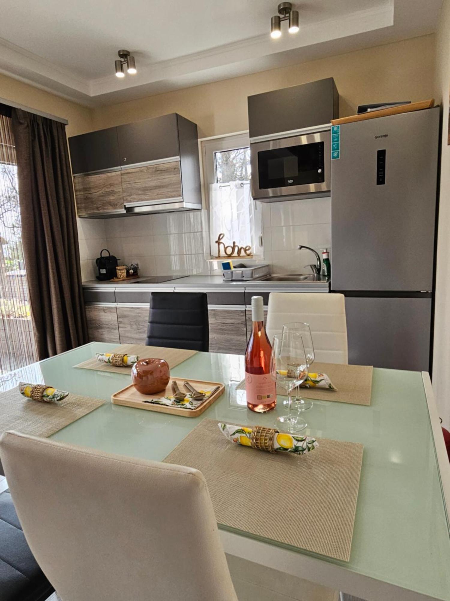 Bowery Guest Houses - Arnyas Vendeghazak Balatonalmadi Bagian luar foto