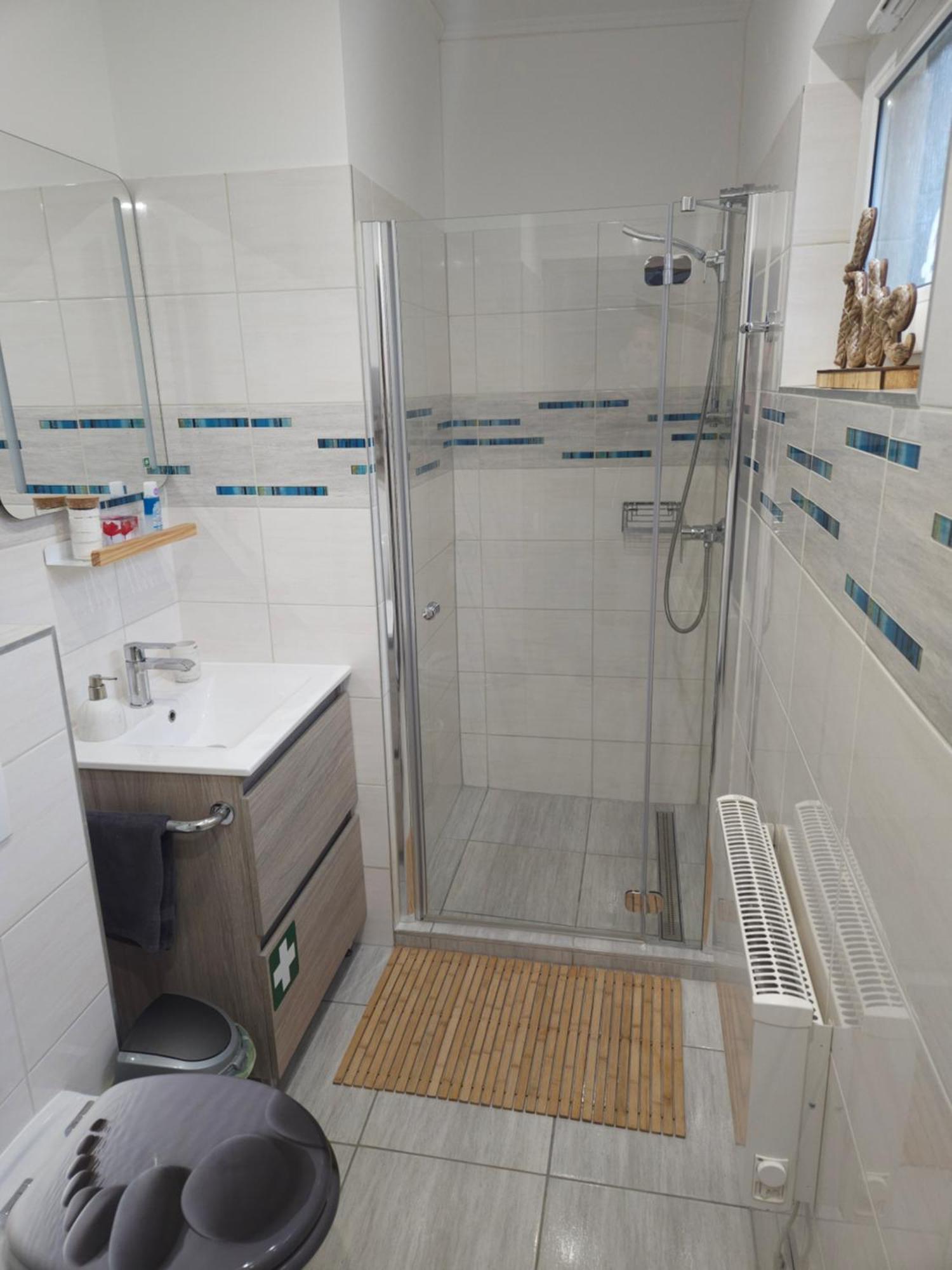 Bowery Guest Houses - Arnyas Vendeghazak Balatonalmadi Bagian luar foto