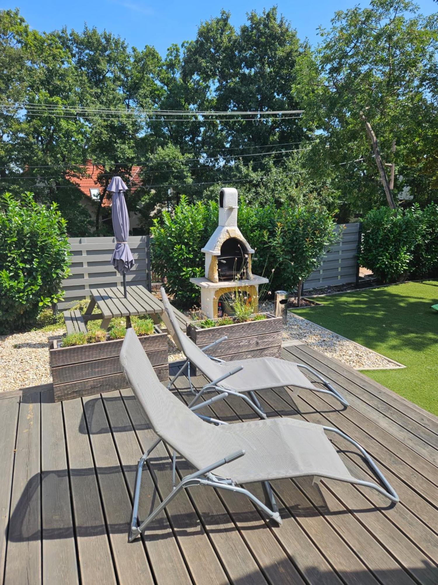 Bowery Guest Houses - Arnyas Vendeghazak Balatonalmadi Bagian luar foto