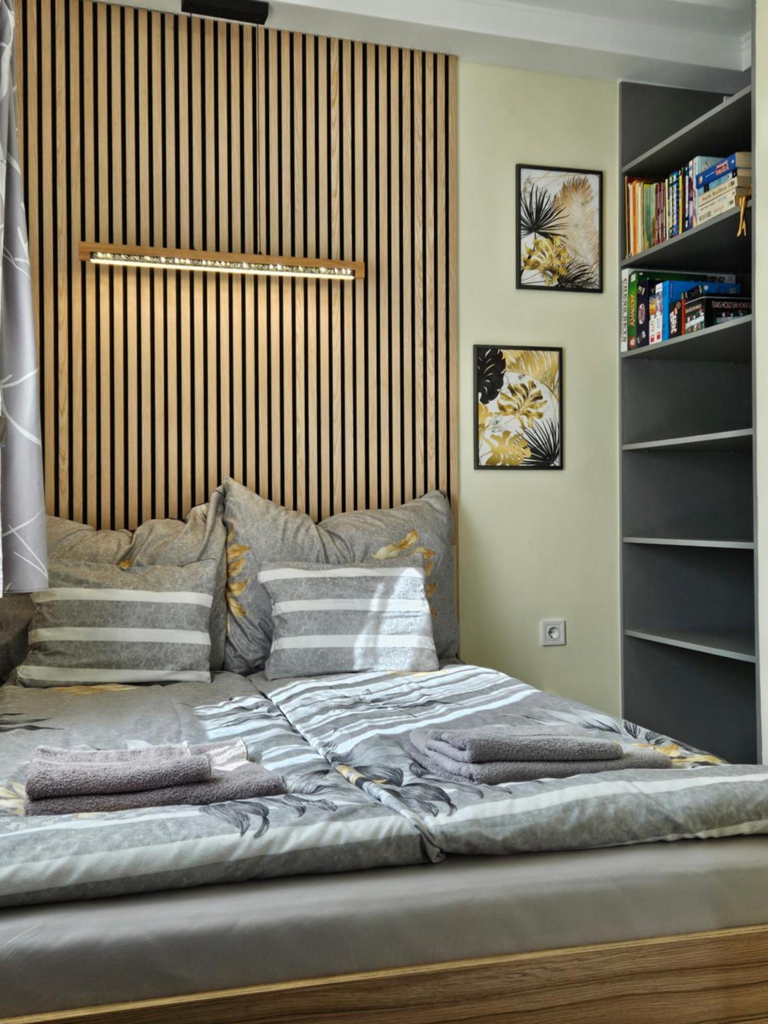 Bowery Guest Houses - Arnyas Vendeghazak Balatonalmadi Bagian luar foto